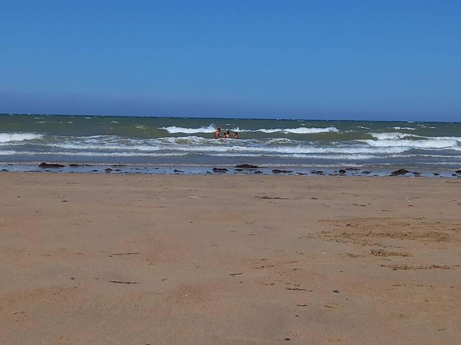 Gite De La Baleine Luc-sur-Mer Esterno foto
